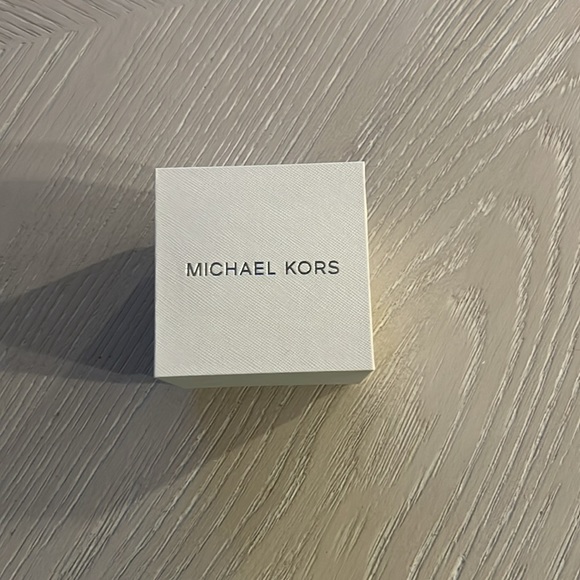 SOLD!!!! NOT FOR SALE!! NWT POWDER BLUE MICHAEL KORS SILICONE BAND WATCH 42mm - Picture 5 of 6